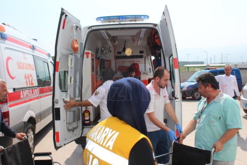 TEM otoyolunda yolcu otobüsü devrildi 37 yaralı!